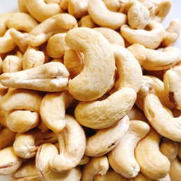 《頂豆手工腰果》越南WW240生腰果， 600g，本產品為非即時食品，需充分加熱。整件請私訊，歡迎長期配合