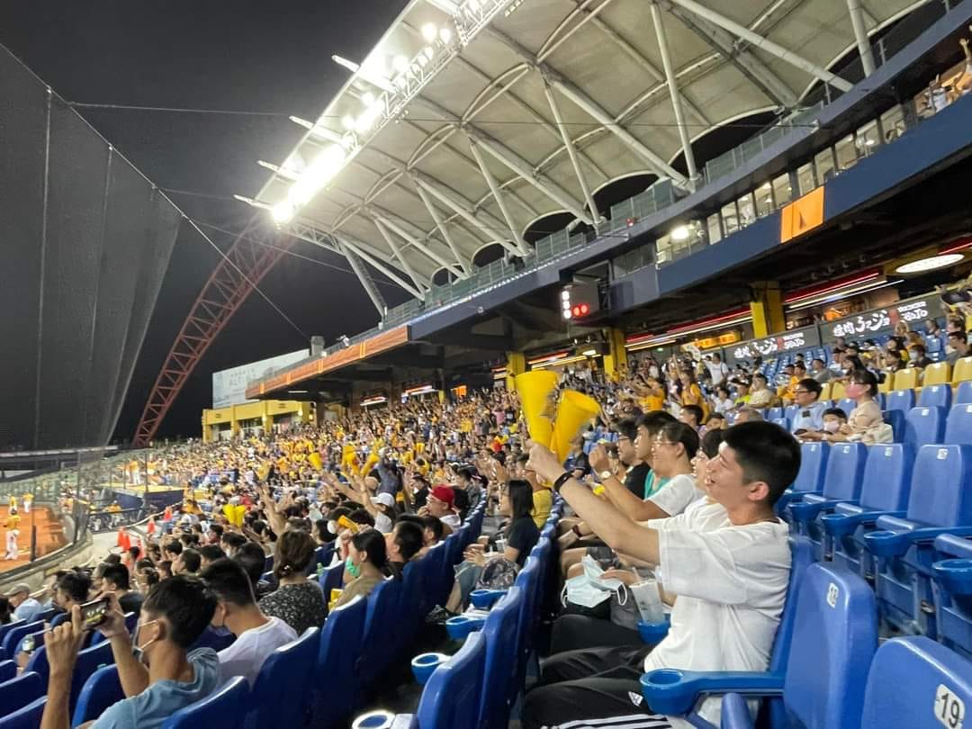 天使心家族愛奇兒在720商周公益日到洲際棒球場看球賽