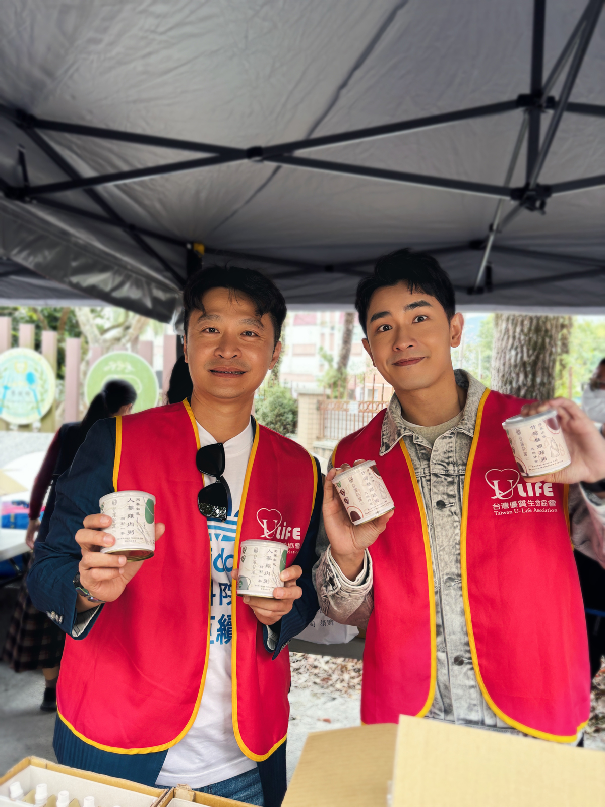 谷溜谷溜這粥有禮與台灣優質生命協會與陳美鳳理事長等人一同前往花蓮光復村做公益