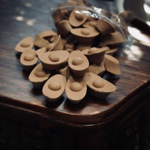 肖楠 元寶香 木