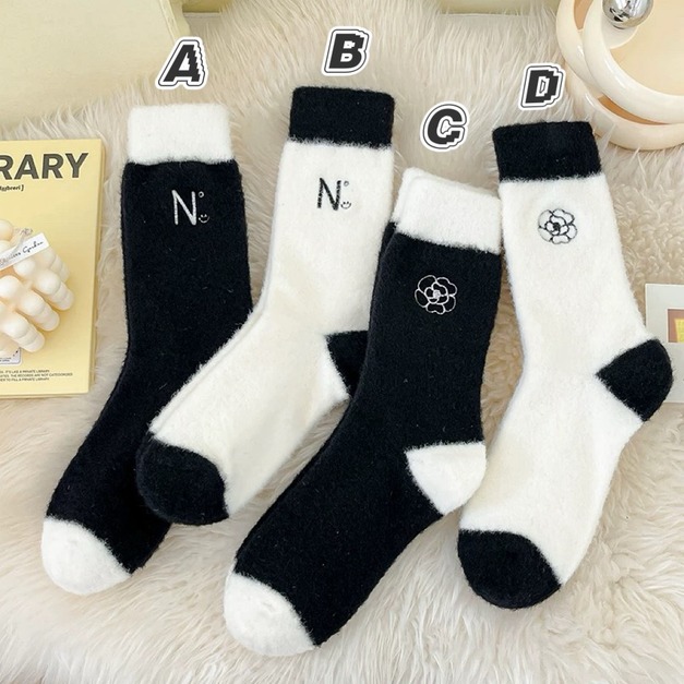 下雪天也可以很温暖～貂绒加厚毛茸茸保暖刺绣中筒襪~組合價賣場任選3雙200