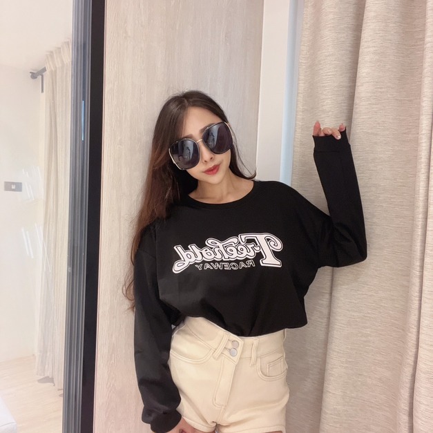 百搭字母寬版上衣