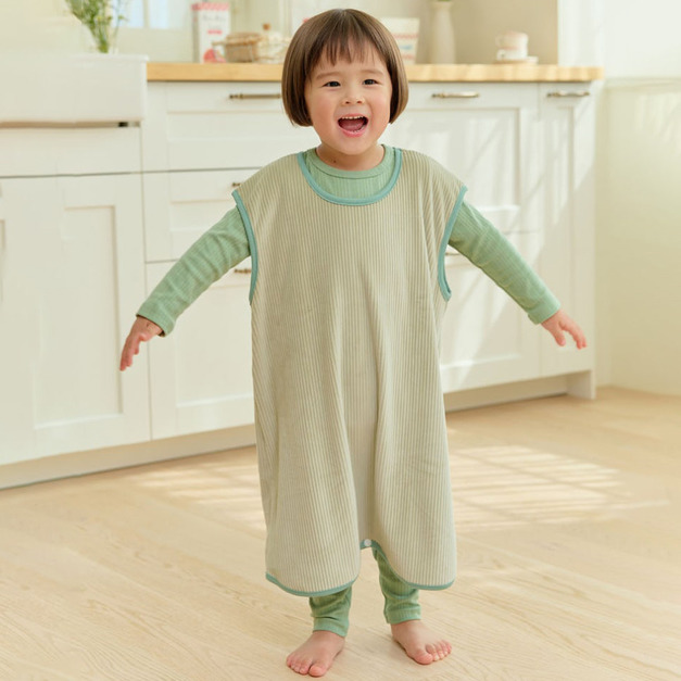 【新品到貨】湖綠柔織長罩-[長版]森絨暖日背心韓國童裝[K682S]