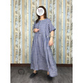 格子素面洋裝_3