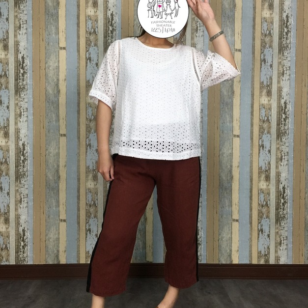 洞洞蕾絲上衣-白色