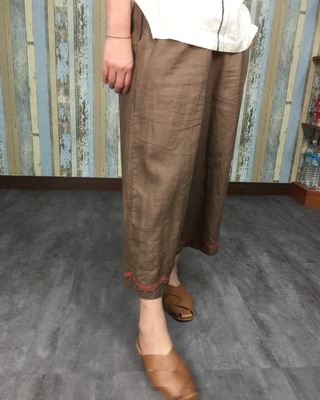 咖啡色刺繡棉麻褲