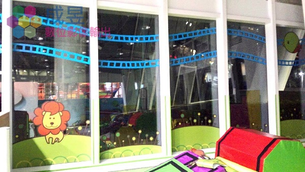 台北市新北市玻璃貼圖PVC設計輸出施工推薦成昱數位影像輸出