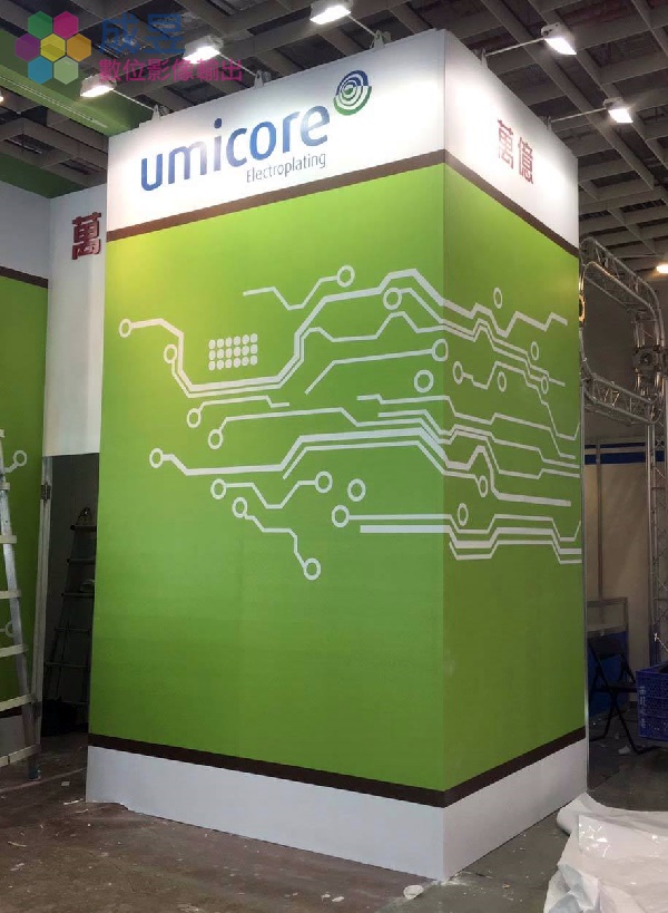 世貿展覽館製作包柱廣告 設計製作輸出施工 推薦成昱數位影像輸出