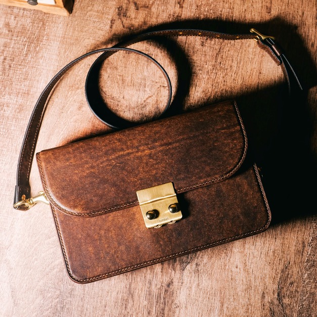 【義大利HABANA 】擦色皮革經典復古肩背、斜背小方包