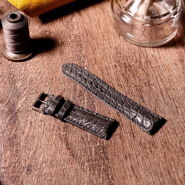 【 鱷魚皮 Alligator】手縫經典鱷魚皮錶帶．Apple Watch．Garmin 錶帶