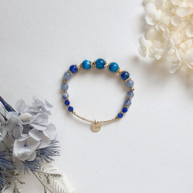 【心海之藍】溝通療癒｜磷灰石青金石藍線石摩根石天然水晶手鏈｜14KGF黃銅