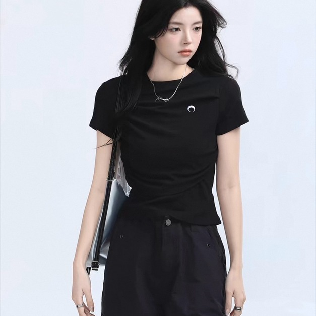 三日月小刺繡皺褶T