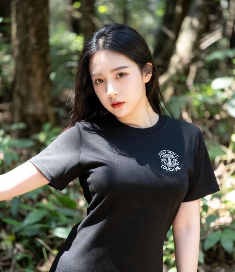 lookfine的黑色短T