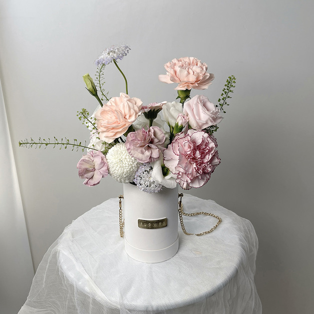 瞬時芳菲・康乃馨金鏈條小花桶｜鮮花花束