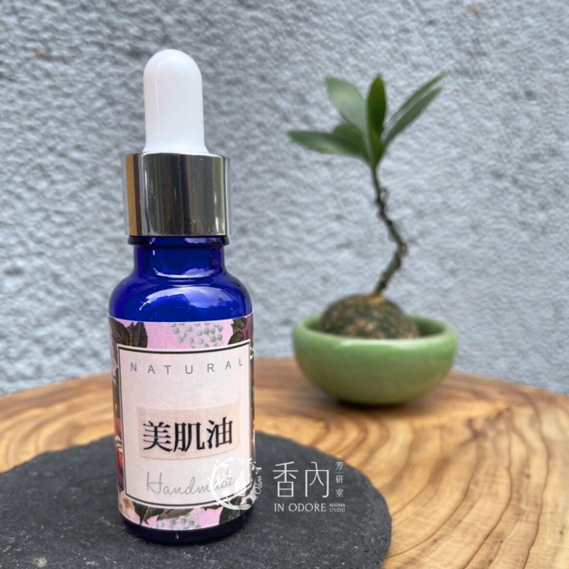 掐出水嫩肌組《玫瑰果精華油+秋日潤養面霜》