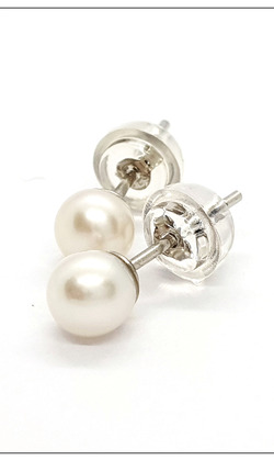 天然淡水真珠4.5mm-5mm(白色正圓)銀耳針(電鍍白金)