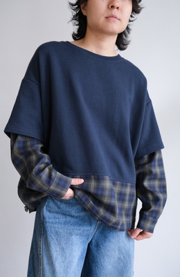 裡面穿襯衫の小版大學TEE /三色