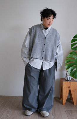 寬寬羊毛鈕扣背心 /三色