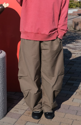 雙橫線細滑彎刀微寬褲 /三色