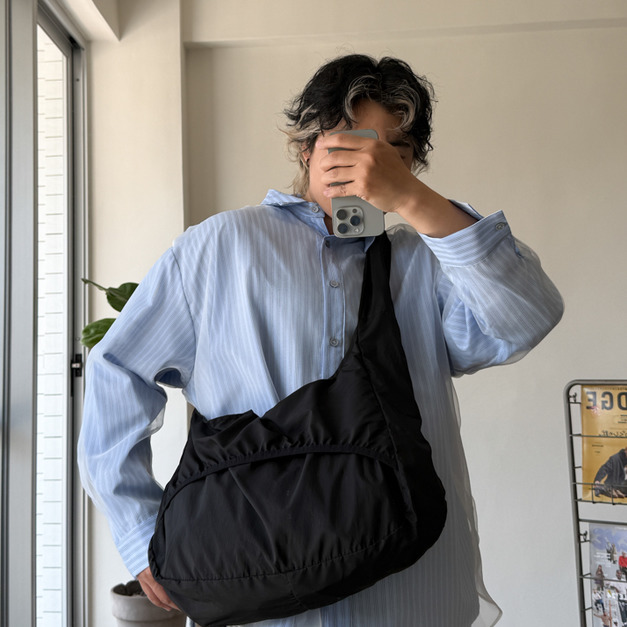 輕尼龍包邊線小半包 /三色