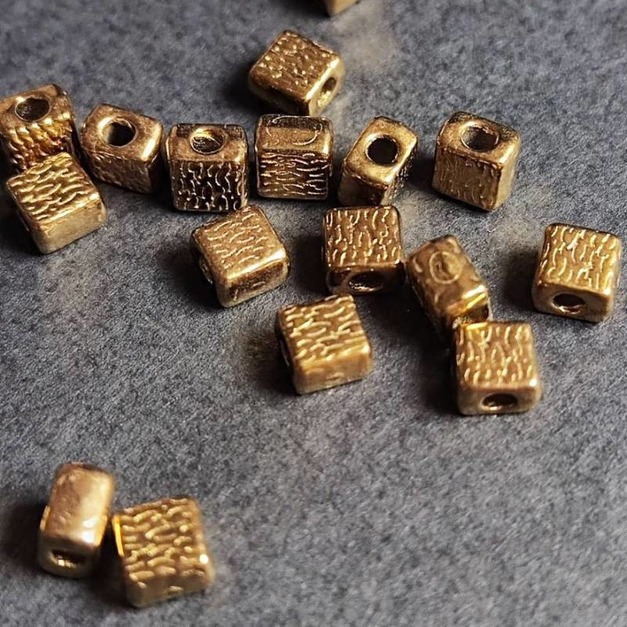 304不銹鋼方型珠 不退色 保色銀 約4.5mm（10入）手工材料 台中材料 耳環 手串 手鍊diy