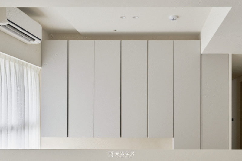 奶油風系統櫃設計，結合行李箱收納設計