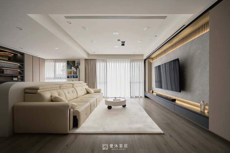 現代風客廳裝潢，大理石電視牆搭配懸浮電視櫃與間接照明設計