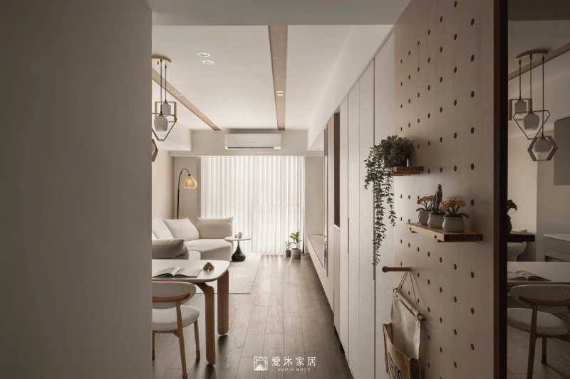 侘寂風玄關收納設計，洞洞板結合系統櫃打造自然溫潤的居家空間
