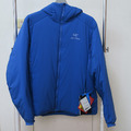 *過季出清*(女)【始祖鳥Arc'teryx】Atom AR Hoody 化纖外套-橢圓藍 L07441100