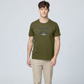(男)【Wildland 荒野】輕量抗UV吸排快乾機能印花短袖T恤-能高綠 0B31652-202_1