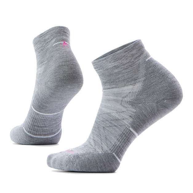 (女)【SmartWool】Run Ankle Socks機能跑步局部輕量減震低筒襪-白淺灰 SW001675P74