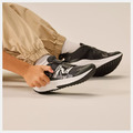 (中童)【New Balance】DynaSoft Reveal v4 BOA寬楦旋鈕慢跑鞋-黑色 PTRVLBK4_3