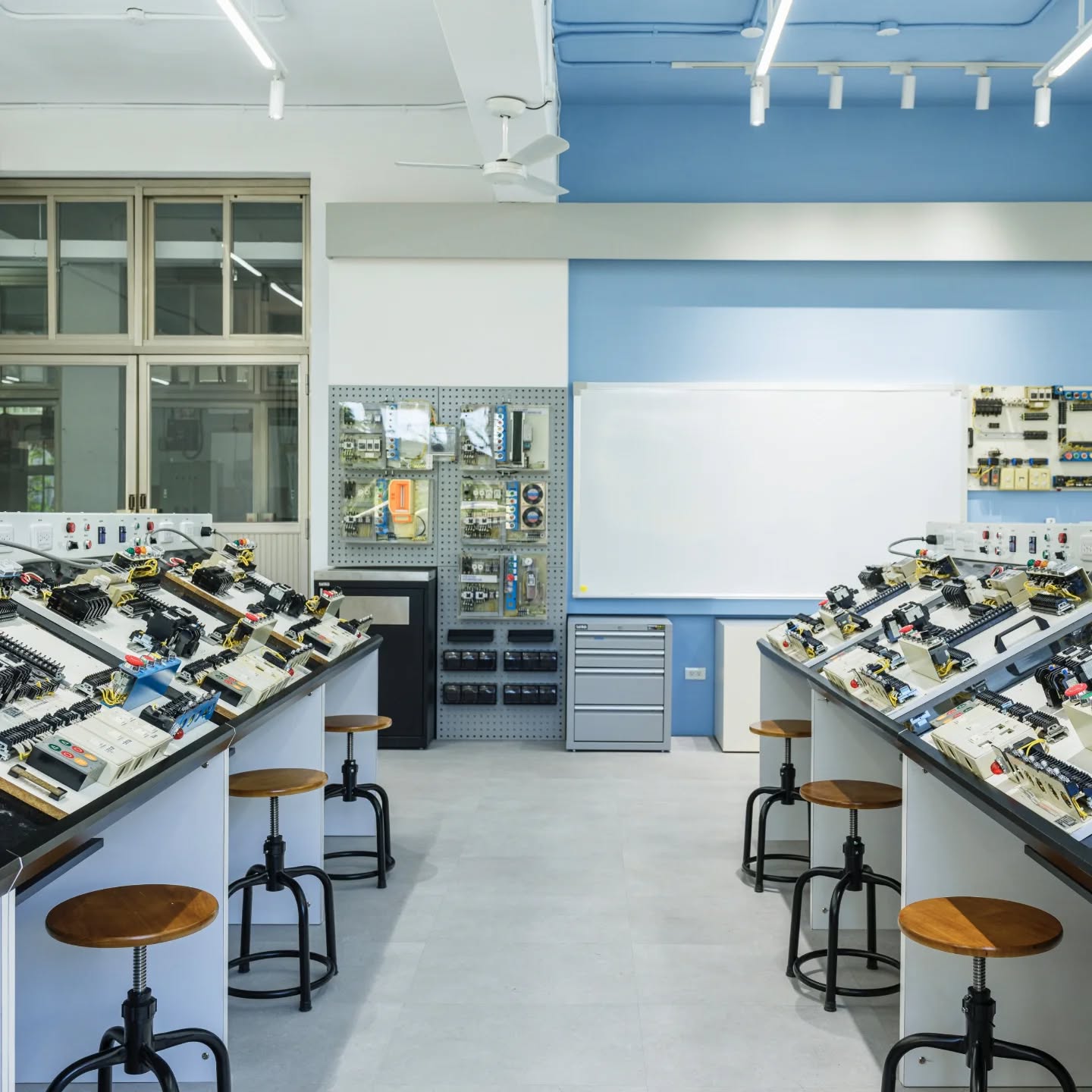 工業旋轉椅可旋轉設計使用方便