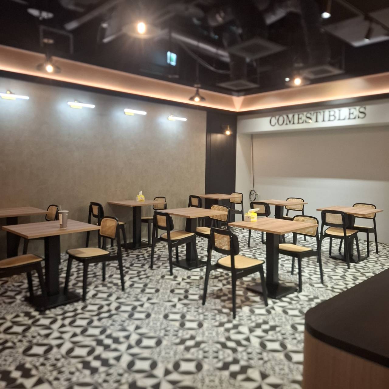 用餐區與生鮮區劃分 互相不影響