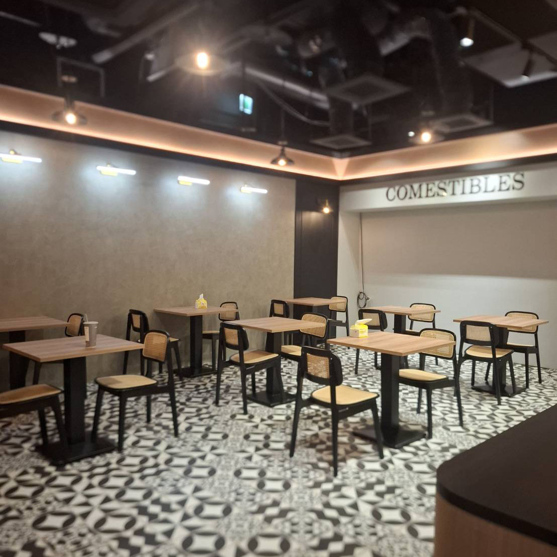 🥩 百貨生鮮商空案例｜武鶴嚴選林口A9｜立吞區與商用桌椅配置紀錄