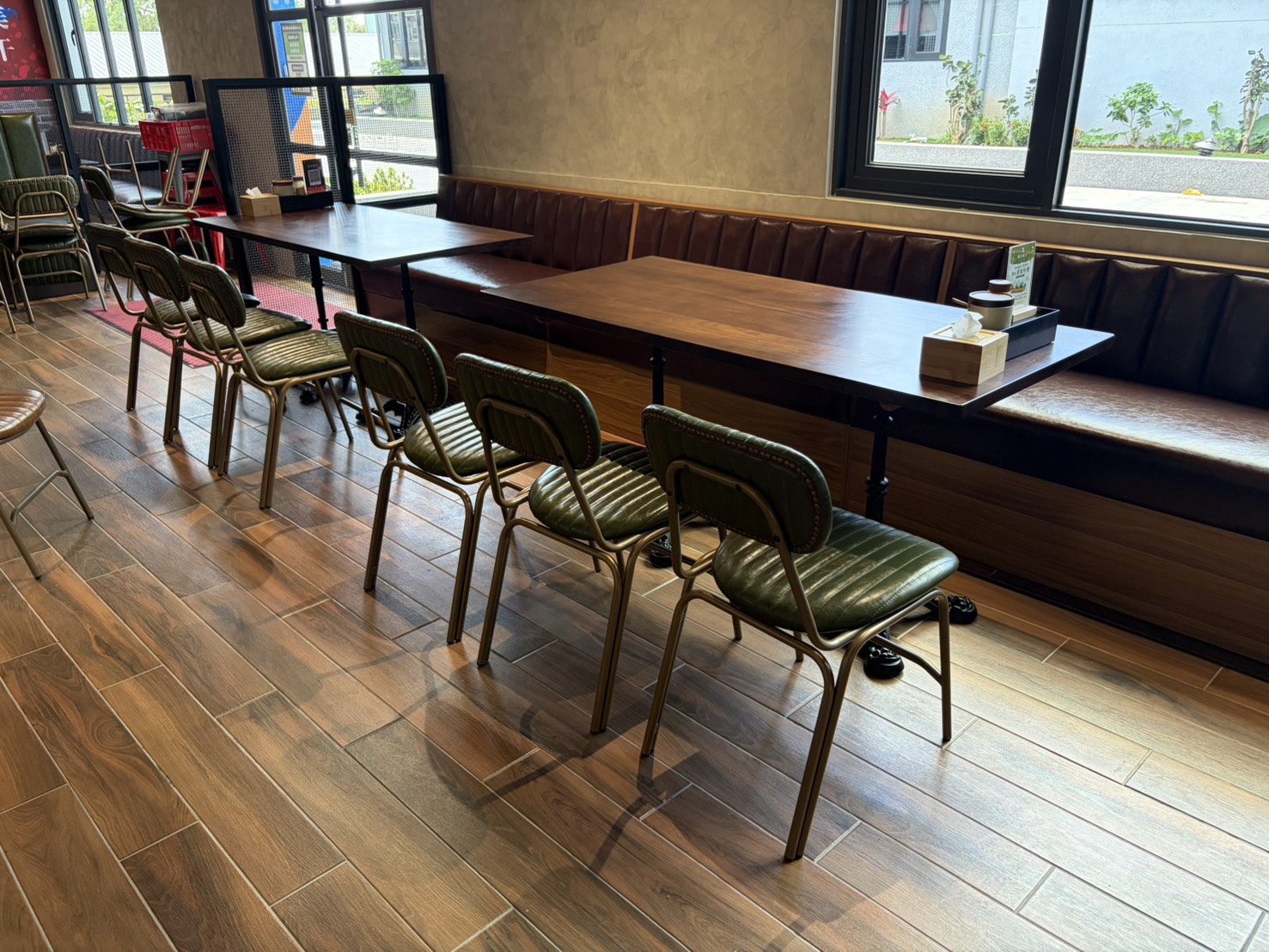 工業風餐廳 復古卡座沙發 工業風餐椅搭配