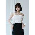 【jnauxz】現貨黑S!! 知性pick! 設計感一字斜肩短上衣 (兩色)_4
