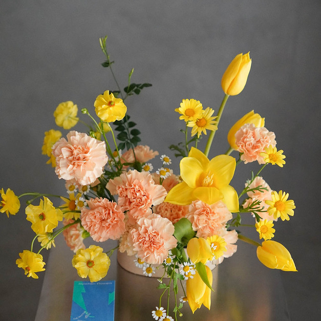 暖橘黃色系康乃馨花盒〡晨曦花園〡2026母親節