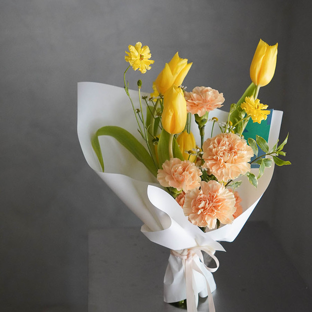 暖橘黃色系康乃馨花束 (中)〡晨曦花園〡2026母親節