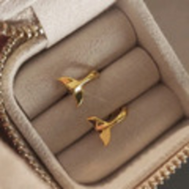 Wing Bling 14k 鯨魚尾巴耳扣式耳環