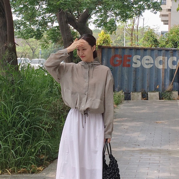 (本期推薦)(設計師款)(82%天絲)柔霧緞光連帽襯衫外套 - 灰米