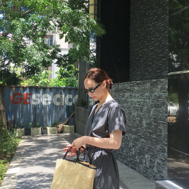 (本期推薦)(設計師款)半開襟V領ops 