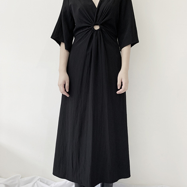 喇叭寬袖V領圓環皺褶鏤空造型修身A字剪裁洋裝