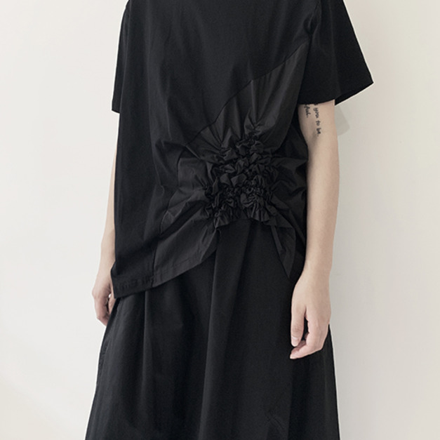 異材質拼接皺褶造型俐落上衣