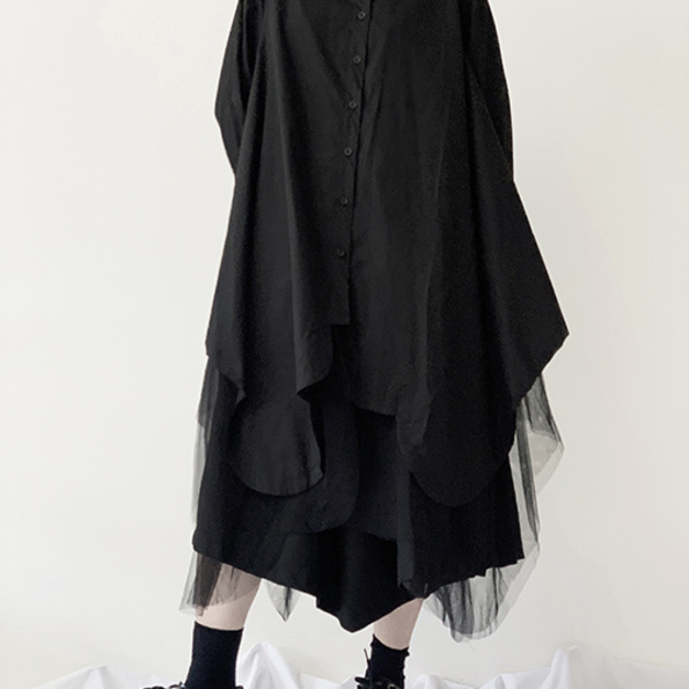 立體造型A字剪裁花瓣下襬拼接網紗襯衫 +黑百褶裙