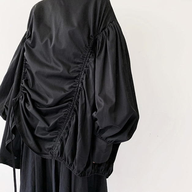 日系小立領燈籠袖抽皺造型上衣