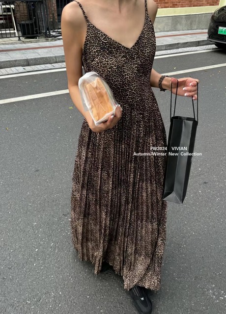 C1190 細肩豹紋百褶長洋