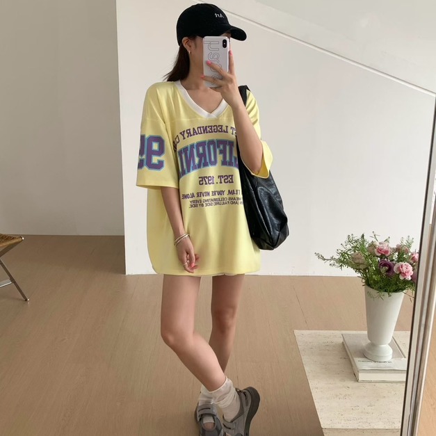 "2286380 V領英字上衣