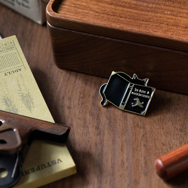 夜讀黑貓金屬徽章