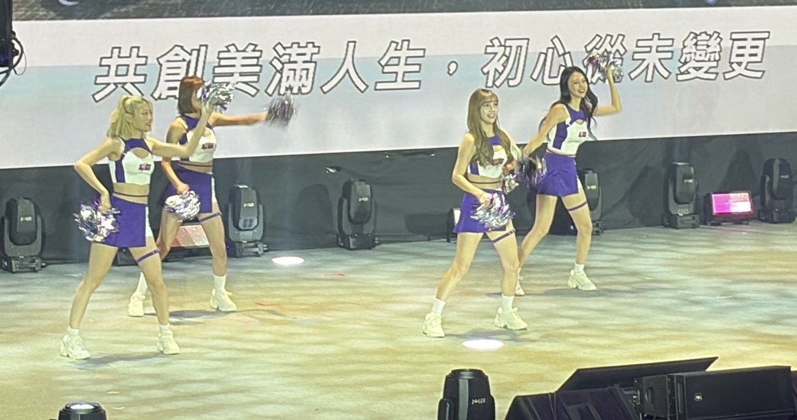 藍訊執行AI共創企業主題曲_2025 New Year & New Vision Gathering AI共創金曲成果發表會